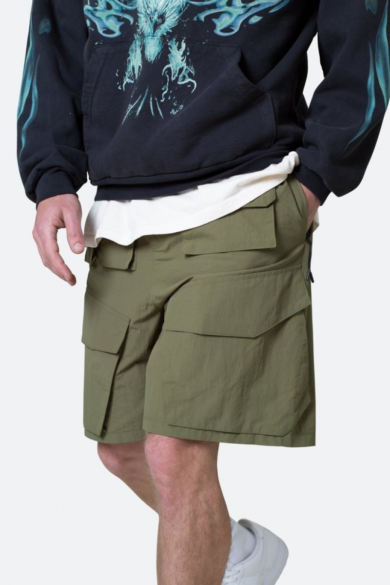 Mnml Nylon Cargo Traveler Shorts Shorts Olive | YK78-O3VL